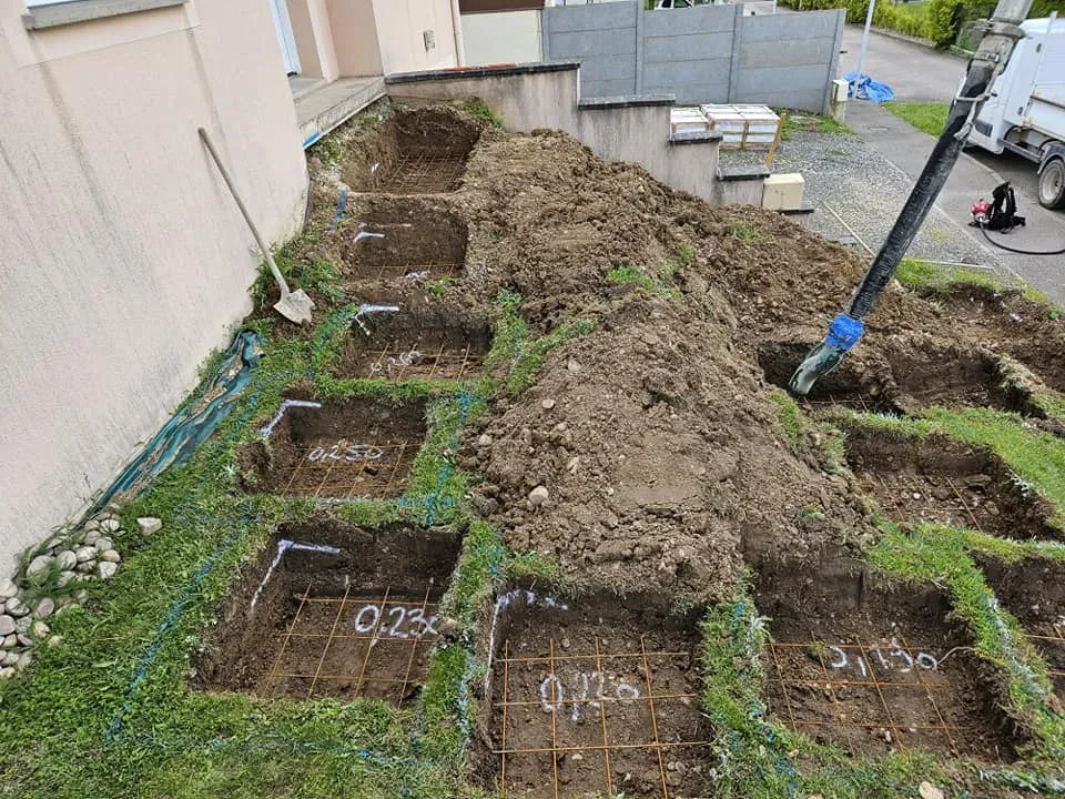 Réalisation d'un escalier avec des marches suspendues en granit